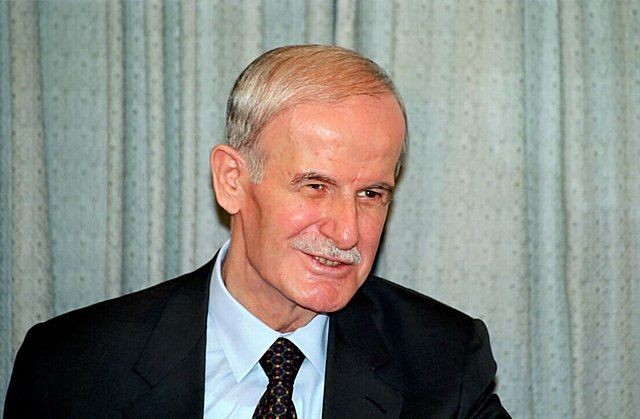 Imagem da noticia Rebeldes sírios incendeiam túmulo de Hafez al-Assad, pai de Bashar al-Assad