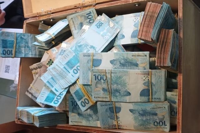 Imagem da noticia Polícia mira dono oculto de supermercado e encontra R$ 700 mil dentro de caixa