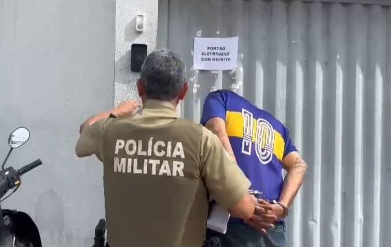 Imagem da noticia Cansado de fugir, homem foragido há 5 anos se apresenta em fórum e pede para ser preso