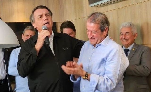 Imagem da noticia Moraes permite que Bolsonaro compareça à missa de sétimo dia da mãe de Valdemar