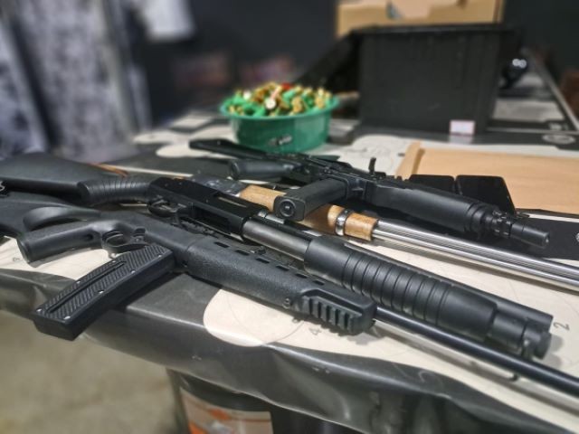Imagem da noticia Dono de loja de armas é preso no Distrito Federal suspeito de mentir sobre arsenal furtado
