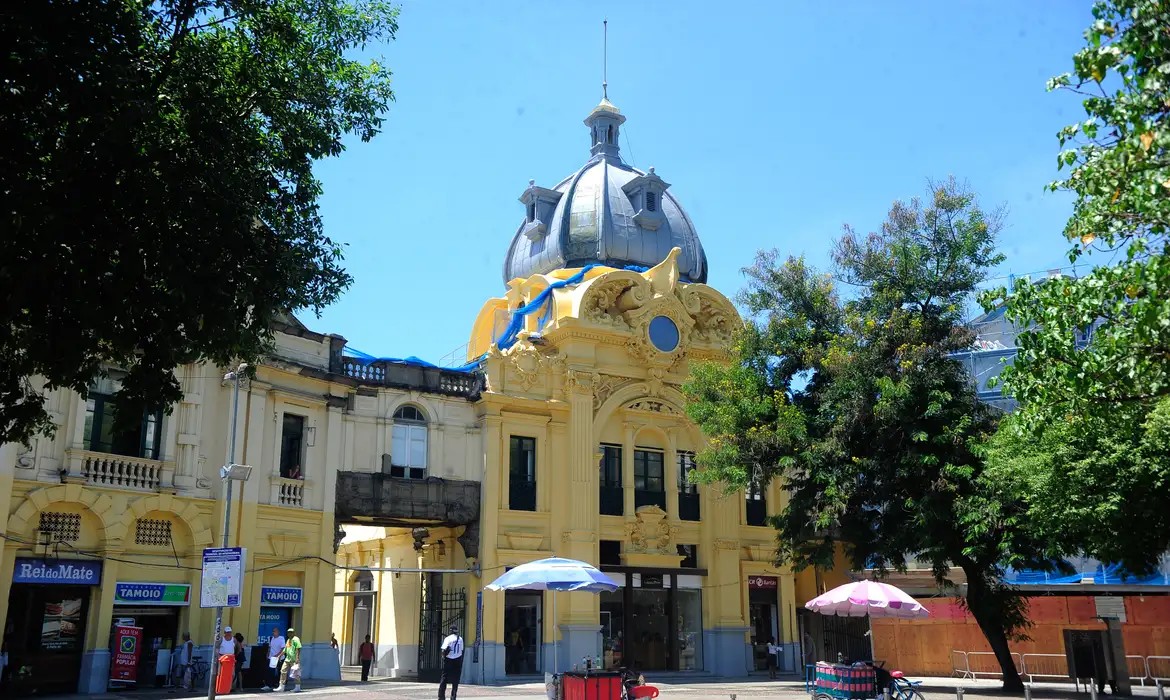 Imagem da noticia Estação das barcas no Rio é rebatizada em homenagem a Silvio Santos