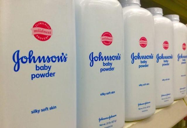 Imagem da noticia Johnson & Johnson é condenada a pagar R$ 90 mi em caso de câncer causado por talco