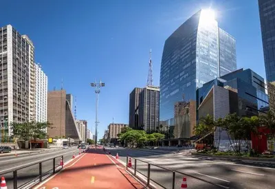 Tarde de Natal em São Paulo é marcada por recorde de calor e baixa umidade Tarde de Natal em São Paulo é marcada por recorde de calor e baixa umidade