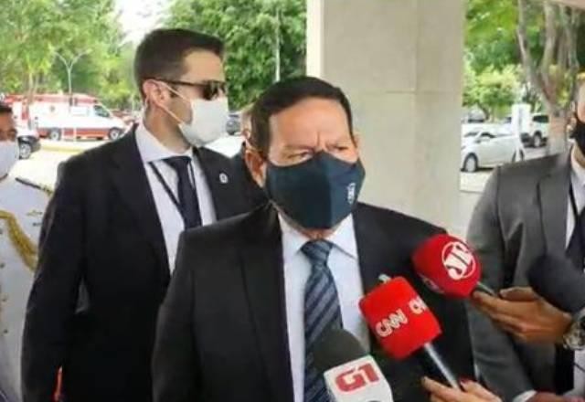 Imagem da noticia Isolamento social é paliativo, única saída é vacinar todo mundo, diz Mourão