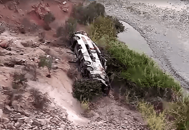Imagem da noticia Ônibus cai em barranco e mata 37 pessoas no Peru; mais de 20 ficam feridas