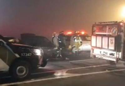 Acidente grave envolvendo mais de 20 veículos deixa 8 mortos no Paraná Acidente grave envolvendo mais de 20 veículos deixa 8 mortos no Paraná