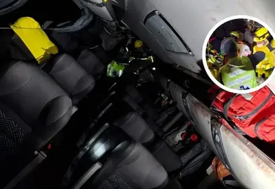 Acidente com ônibus deixa três mortos e 13 feridos na BR-470 em SC Acidente com ônibus deixa três mortos e 13 feridos na BR-470 em SC