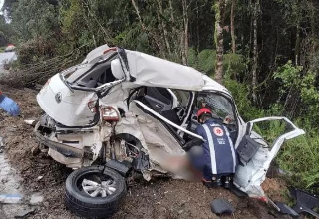 Imagem da noticia Jovens morrem após acidente entre carros em rodovia de Santa Catarina