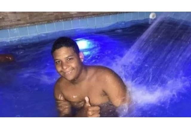 Imagem da noticia Adolescente é assassinado por amigos de infância após briga por celular
