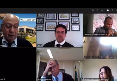 Advogado aparece tomando banho em sessão virtual Advogado aparece tomando banho em sessão virtual