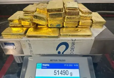 PF apreende mais de 51 kg em barras de ouro, arma e munições em avião no Aeroporto de Boa Vista PF apreende mais de 51 kg em barras de ouro, arma e munições em avião no Aeroporto de Boa Vista