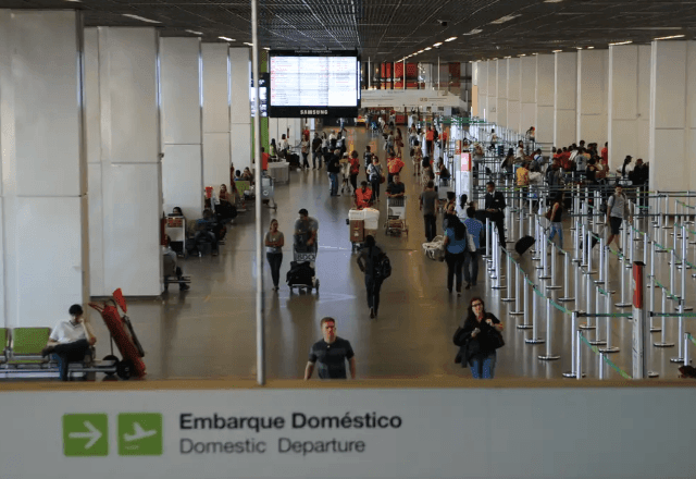 Imagem da noticia Mulher é presa pela PF após falsa ameaça de bomba no Aeroporto de Brasília