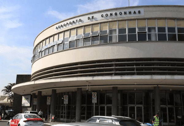 Imagem da notícia: Fumaça provocou atraso em 30% dos voos em SP, diz Anac