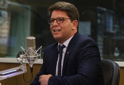 Mario Frias responde a Dino em post e diz que volta ao Brasil dia 25 para "esclarecimentos" Mario Frias responde a Dino em post e diz que volta ao Brasil dia 25 para "esclarecimentos"