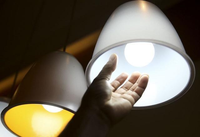 Queda no consumo leva ONS a avaliar corte emergencial de energia na Semana Santa Queda no consumo leva ONS a avaliar corte emergencial de energia na Semana Santa