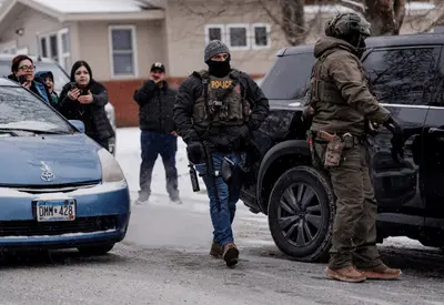 Trump amplia poder do ICE para deter refugiados legais que aguardam green card Trump amplia poder do ICE para deter refugiados legais que aguardam green card