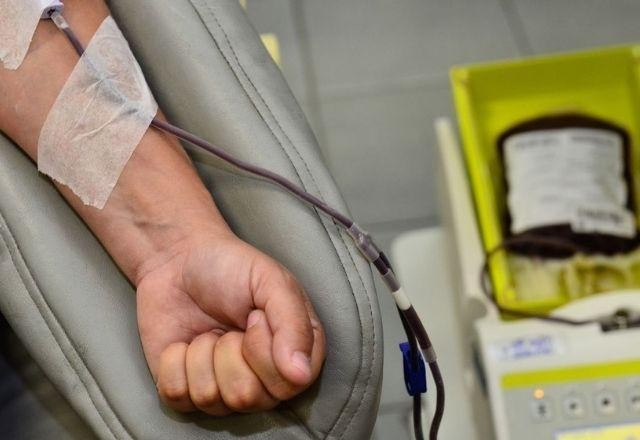 Imagem da noticia EUA suspendem proibição de doação de sangue por homens gays e bissexuais
