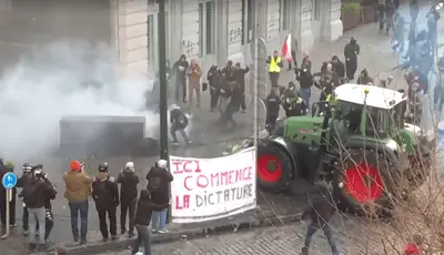 Em tratores, agricultores europeus invadem Bruxelas contra o acordo Mercosul-União Europeia Em tratores, agricultores europeus invadem Bruxelas contra o acordo Mercosul-União Europeia