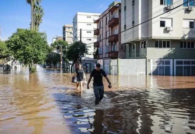 Imagem da noticia Chuvas no RS: 24 mil famílias ficam sem auxílio após Porto Alegre atrasar envio de dados