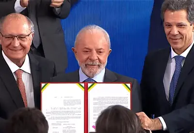 Lula sanciona isenção de IR para quem ganha até R$ 5 mil e taxação mínima para rendas altas Lula sanciona isenção de IR para quem ganha até R$ 5 mil e taxação mínima para rendas altas