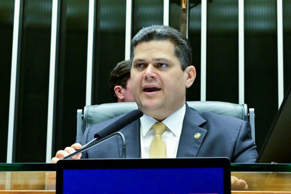 Imagem da noticia Alcolumbre fatia PL da Dosimetria para evitar benefício a criminosos comuns e manter a condenados do 8/1