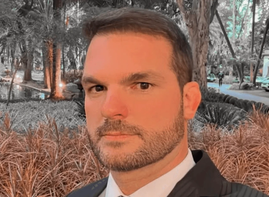 Imagem da noticia Empresário Alexandre Ceotto, envolvido em furto cinematográfico em Niterói, se entrega à polícia