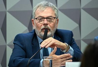 CPMI do INSS: ex-diretor do instituto admite ter recebido R$ 2 milhões de empresa ligada ao "Careca" CPMI do INSS: ex-diretor do instituto admite ter recebido R$ 2 milhões de empresa ligada ao "Careca"