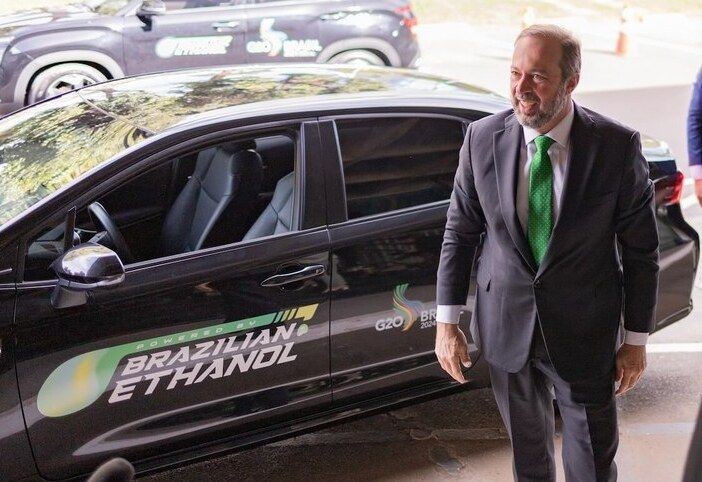 Imagem da noticia “A nossa vocação é o carro híbrido flex", afirma ministro de Minas e Energia