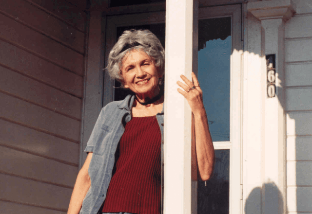 Imagem da noticia Filha de Nobel de Literatura acusa mãe de acobertar abuso sexual do padrasto