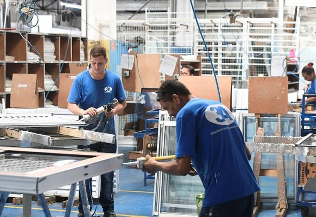 Imagem da noticia Alta carga tributária lidera ranking de problemas da indústria, diz CNI