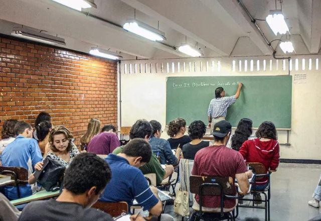 Imagem da noticia Mais de 55% dos estudantes desistem antes de concluir ensino superior