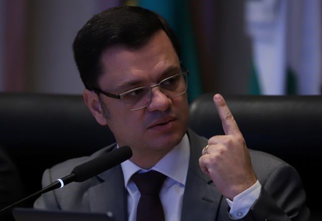 Imagem da noticia Ex-número 2 de Torres se diz arrependido de posts com críticas ao governo e a ministro do TSE