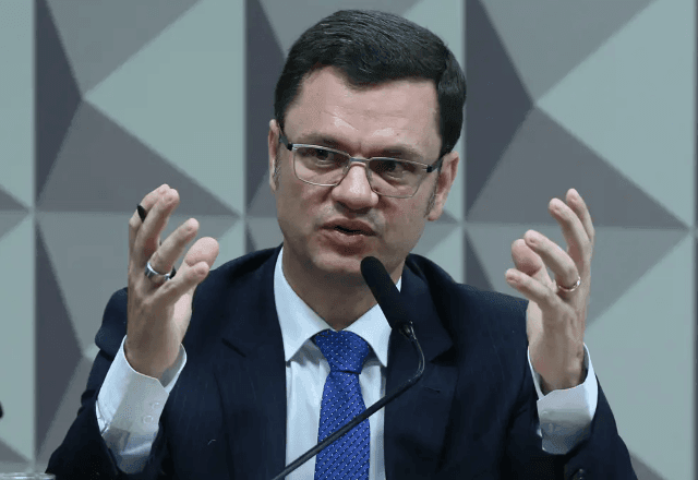 Imagem da noticia Ex-chefe de gabinete defende participação técnica de Torres em live de ataques às urnas