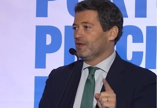 Imagem da noticia Líder da direita em Portugal diz que vetará entrada de Lula no país; veja análise