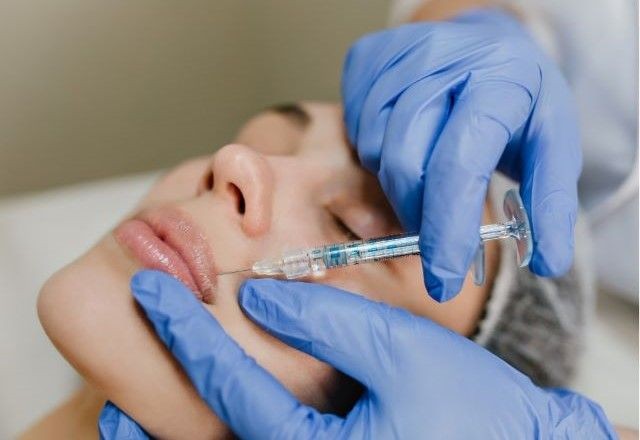 Imagem da noticia Anvisa realiza operação para fiscalizar clínicas de estética em três estados e no DF