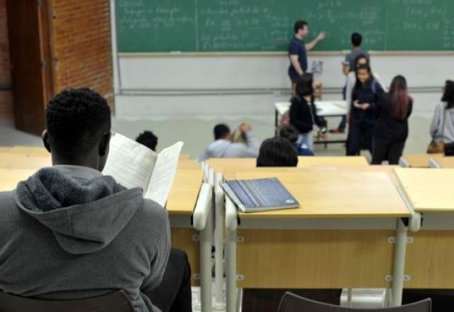 Imagem da noticia Ao menos 14 universidades retomam ensino presencial; veja protocolos