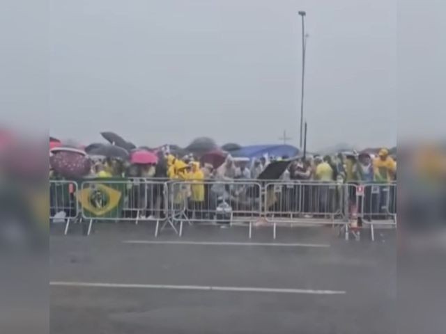 Imagem da noticia Quatro pessoas seguem internadas em hospital do DF após raio atingir ato de Nikolas