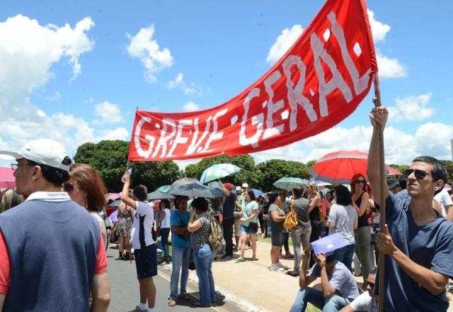 Imagem da noticia Número de greves caiu 18% no primeiro semestre do ano, diz Dieese