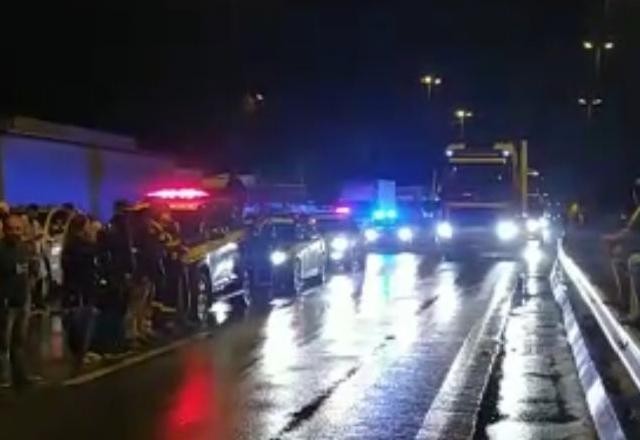 Imagem da noticia Caminhoneiros tentam bloquear estradas em 15 estados
