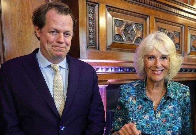 Imagem da noticia Filho de Camilla rebate críticas de príncipe Harry: "se casou com quem amava"