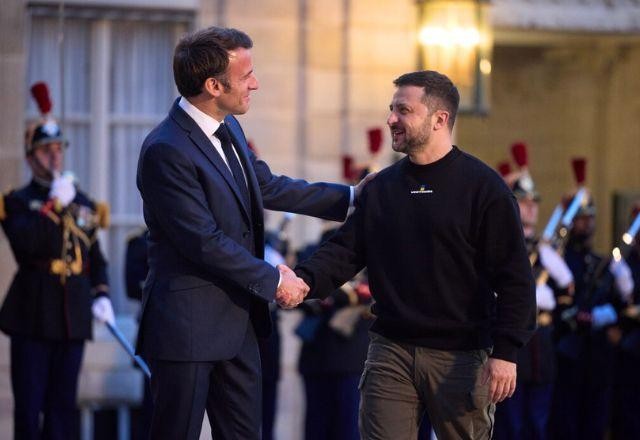 Imagem da noticia Macron promete mais ajuda militar à Ucrânia durante encontro com Zelensky