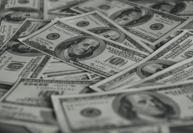 Imagem da noticia Após altas seguidas, dólar cai quase 2% com falas de Lula e Haddad