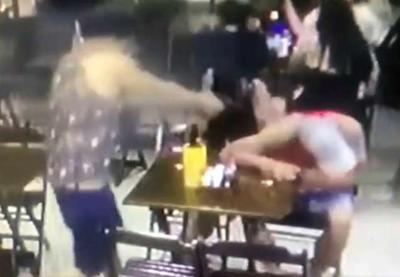 Árbitro de futebol é morto com vários tiros na cabeça Árbitro de futebol é morto com vários tiros na cabeça