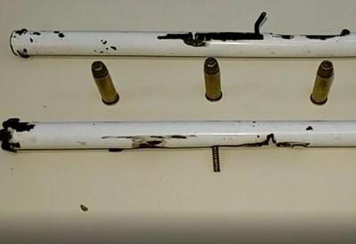Homem é preso ao produzir armas com pedaços de cano: "me defender" Homem é preso ao produzir armas com pedaços de cano: "me defender"