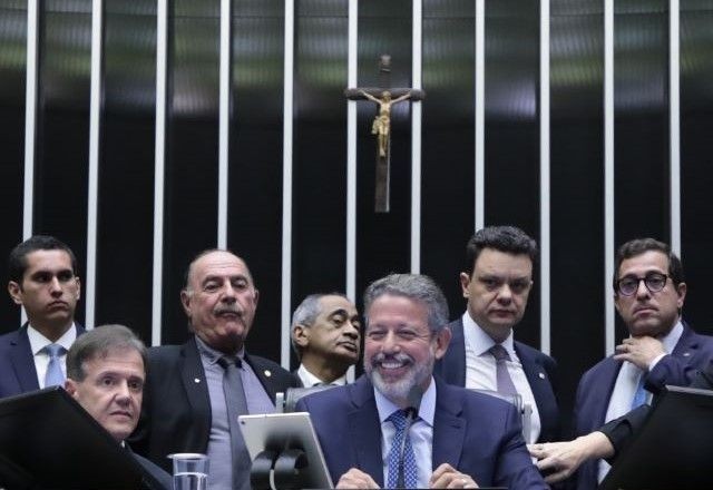 Imagem da noticia Urgência de PL sobre aborto foi demonstração de força de Lira em semana ruim do governo; veja análise