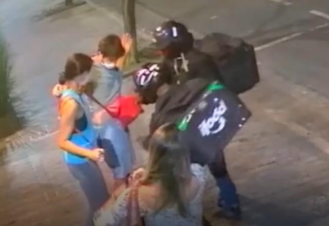 Imagem da noticia Assaltantes disfarçados de entregadores fazem vítimas em bairro nobre de SP