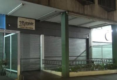 Assaltantes rendem funcionários e clientes e roubam padaria no centro de SP Assaltantes rendem funcionários e clientes e roubam padaria no centro de SP