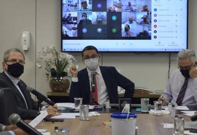 Conselho de Secretários critica compra de vacinas da covid-19 por empresas Conselho de Secretários critica compra de vacinas da covid-19 por empresas