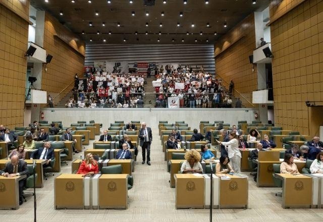 Imagem da noticia SBT News na TV: Alesp aprova privatização da Sabesp; Lula é cobrado por resposta mais dura à Venezuela